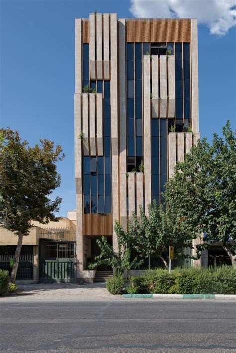 Jey Official Building / Sarsayeh Architectural Office | ArchDaily