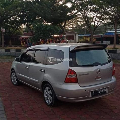 Mobil Nissan Grand Livina Silver Seken Surat Lengkap Siap Pakai Di