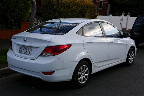 2013 Hyundai Accent SE - 4dr Hatchback 1.6L Manual