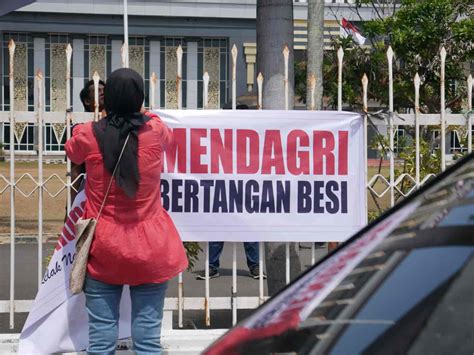 Gejolak Usai Penunjukan Pj Wali Kota Aktivis Bengkulu Demo Di Kantor