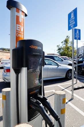 Electric Vehicle Charging Station Chargepoint Inc Editorial Stock Photo ...