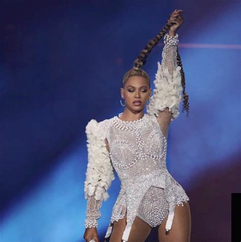 Beyoncé Chopped Off Her Long Braid During Her "On The Run II ...