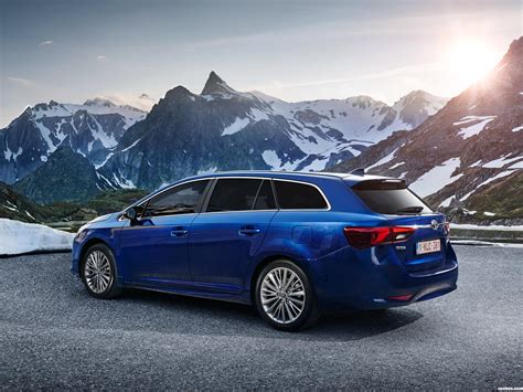 Fotos De Toyota Avensis Touring Sports 2015