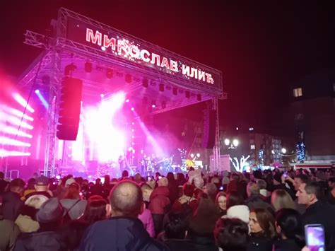 Doček Nove godine na Gradskom trgu u Rumi Video Sremska Televizija