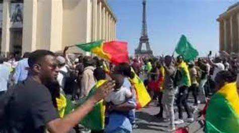 Sénégal France Macky Sall dégage des sénégalais de la diaspora