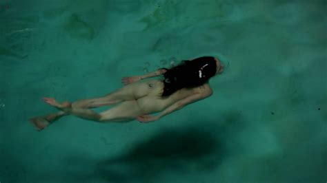 Mary Louise Parker Naked Skinny Dipping Bush Weeds S08e04 HD 1080p