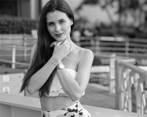 Portrait of Blonde · Free Stock Photo