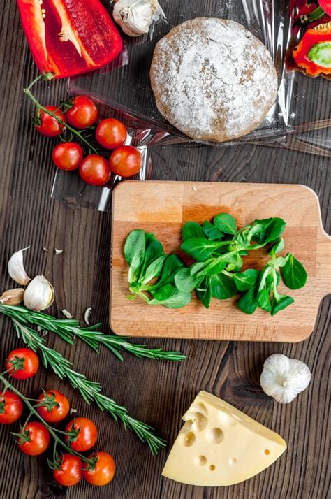 Фото: грибы, сыр, Ассорти, помидоры, тесто, чеснок, перец