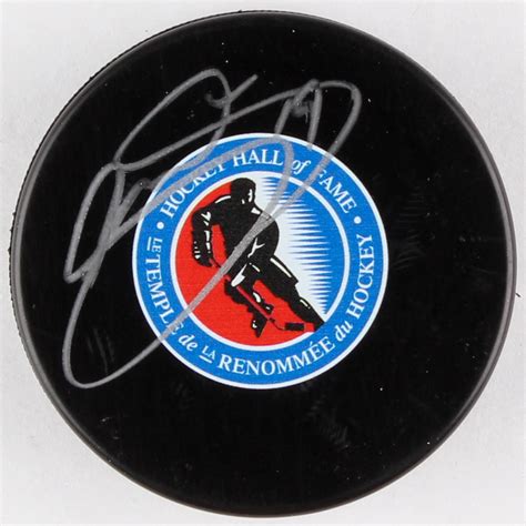 Joe Sakic Signed NHL Hall Of Fame Logo Hockey Puck (JSA COA) | Pristine ...