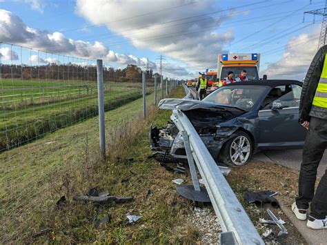 Autos kollidieren bei Überholmanöver Drei zum Teil schwer Verletzte