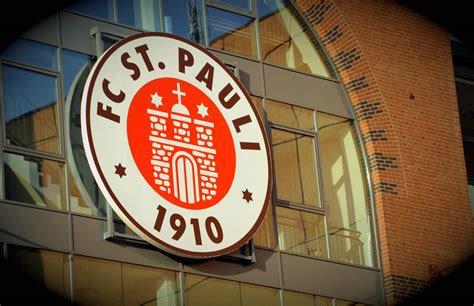 St Pauli Kann Am Freitag Beim Hamburger Sv Aufsteigen