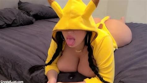 Une Fille Pikachu Incroyablement Bonne Baise Un Puceau En Manque