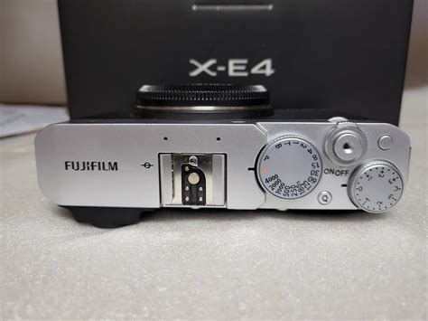 Yahooオークション Fujifilm X E4 ボディ シルバー 富士フイルム