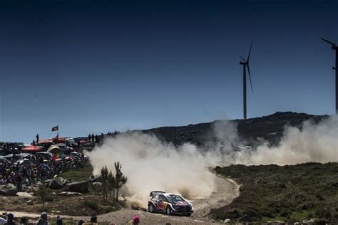 Rallye du Portugal Sébastien Ogier fait une sortie de route qui coûte