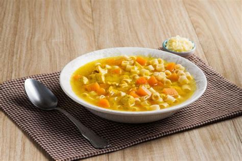 Sopa de frango abóbora e açafrão receita fácil para vencer o frio