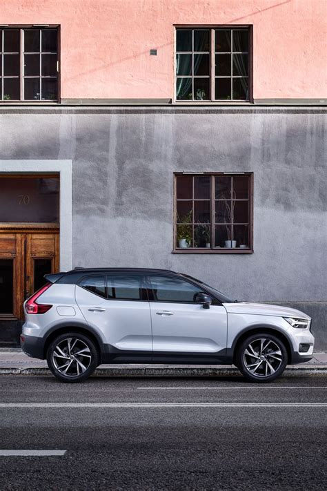 Volvo XC40 Crystal White Pearl, Images, Photos, Gallery, Videos, HD ...