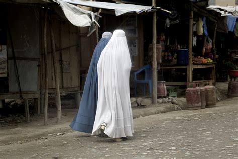 Afganistán Cuando Salgo Tengo Que Llevar Burka Y Un Hombre Me Tiene