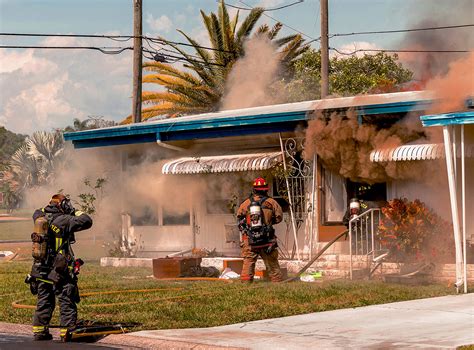 Fotos Gratis Fuego Captura De Pantalla Casa En Llamas 3807x2819