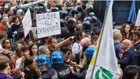 Strage Di Capaci Tensioni Con La Polizia Al Corteo La Stampa