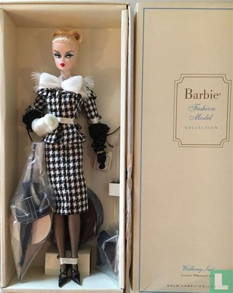 Walking Suit Barbie Doll 2012 Tienerpop Lastdodo