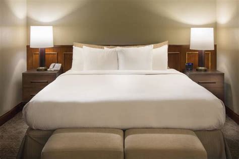 DoubleTree by Hilton Chicago - Oak Brook Oak Brook | Bookonline.com