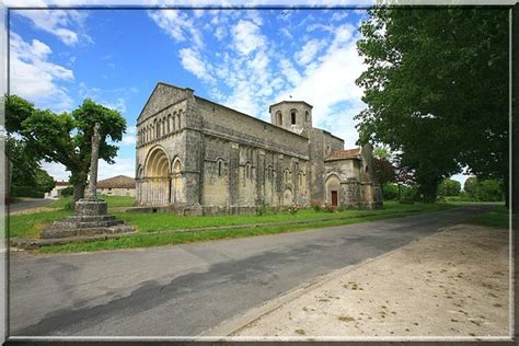 Eglise fortifiée de BIRON Château féodal et ruine médiévale en 2024