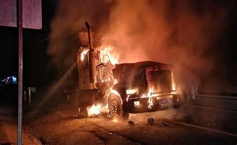 Se Incendia Tractocami N En La Supercarretera