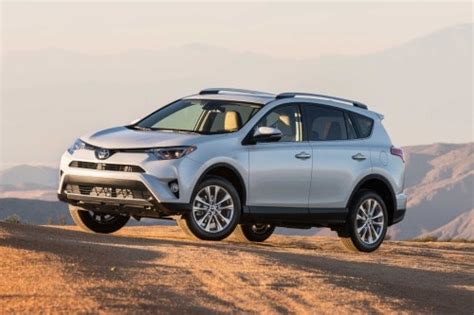 Used 2017 Toyota Rav4 Xle Features And Specs Edmunds