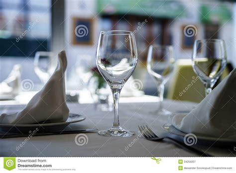 Ajuste Fino Da Tabela De Jantar Do Restaurante Imagem De Stock Imagem