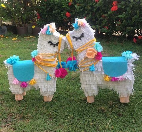 Hermosa Piñata Para Una Perfecta Decoración De La Encantadora Llama En