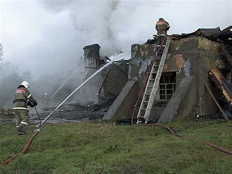 Incêndio em hospital psiquiátrico mata ao menos 37 na Rússia Deck Melo