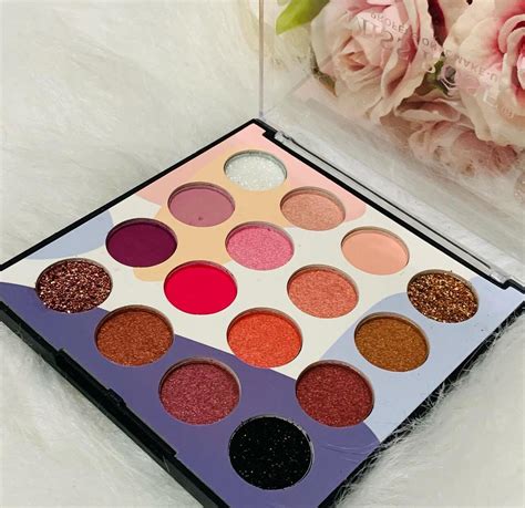 Paleta De Sombras Miss Rose Tons Cintilantes Mattes E Glitter