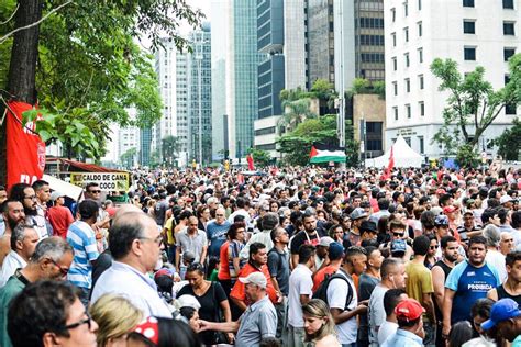 POVO NA AVENIDA PAULISTA PROTESTA CONTRA GOVERNO MICHEL TEMER