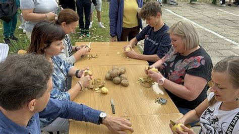 Takie Wydarzenia Uczniowie Lubi W Zst Odby Si Dzie Pieczonego