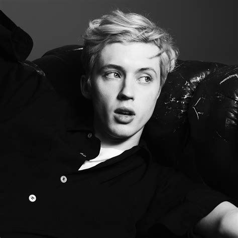 Seven Moments Troye Sivan Bloomed In His Career Bandwagon Music