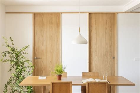 10 Light Dining Room Décor Schemes In A Wood Dining Table