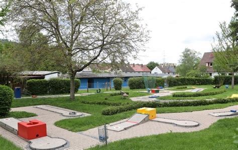 Freibad Saison In Weinstadt Beginnt Mit Minigolf Masken Und Einer