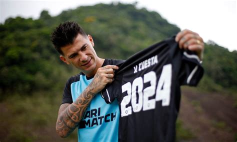 Botafogo anuncia renovação de contrato do zagueiro Victor Cuesta