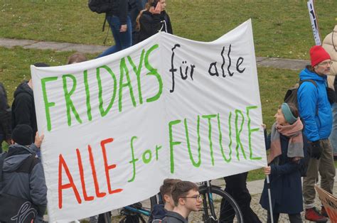 Fridays For Future Demonstrieren Mit Greta Thunberg In Berlin