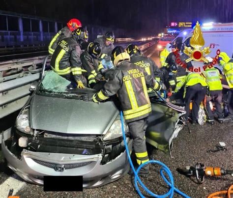 Incidente In Tangenziale Ovest A Milano Morte Mamma E Figlia Gravi Il