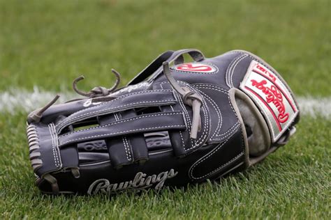 What Pros Wear Best Outfield Gloves Top 4 Glove Patterns For