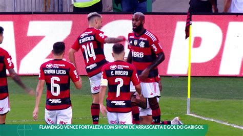 Bandeira Camisa E Muro Torcedores Do Vélez Eternizam Soco De Zandoná