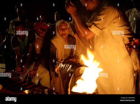 Ganga aarti assi ghat hi-res stock photography and images - Alamy