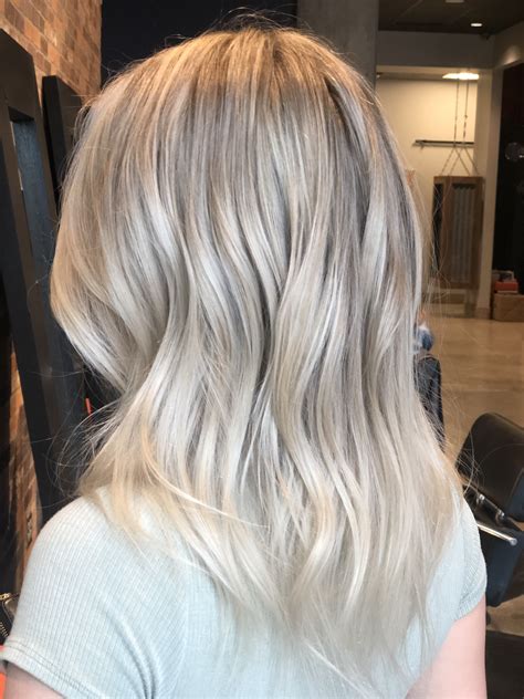 Platinum blonde balayage | Yellow blonde hair, Balayage hair blonde ...