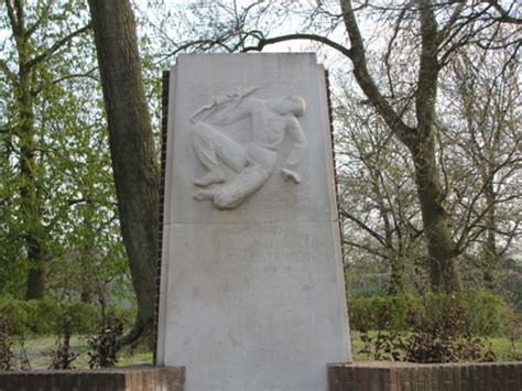 Elburg Verzetsmonument Nationaal Comité 4 en 5 mei Nationaal