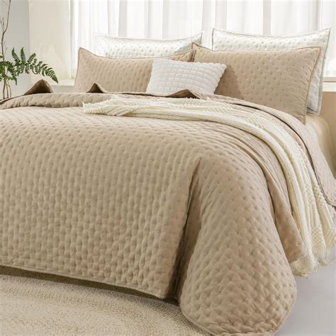 Andency Beige California King Size Quilt Bedding Set