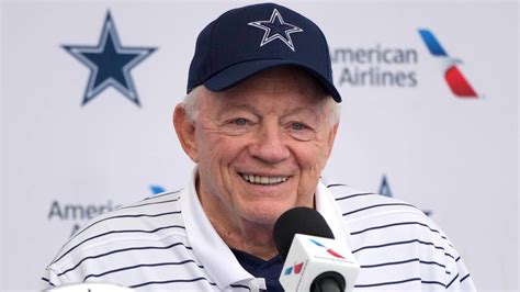 Jerry Jones Would Welcome A Qb Controversy Yardbarker