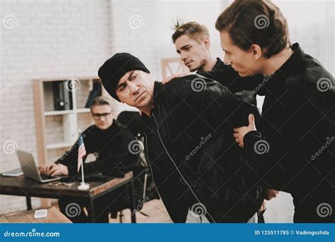 Police Officers Detainee Delivery On Questioning Stock Image Image