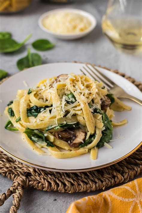 Spinach Fettuccine - Amanda's Cookin'