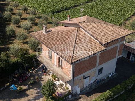 Vendita Appartamento In Villa In Contrada Santa Lucia Apice M